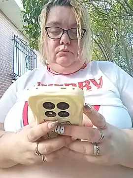 diosacurvy1984 online show from May 24, 4:50 pm