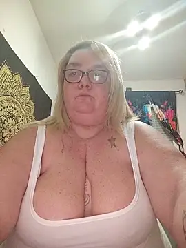 diosacurvy1984 online show from May 14, 5:30 pm