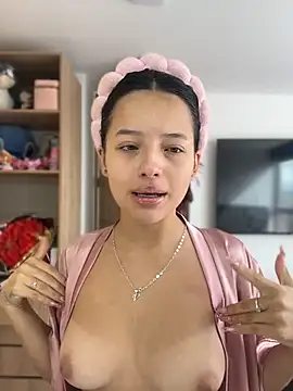 Sofia18 pinkk online show from May 17, 8:08 pm