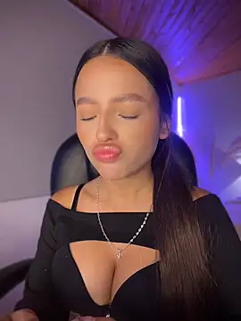 Sofia18 pinkk online show from May 7, 2:49 am