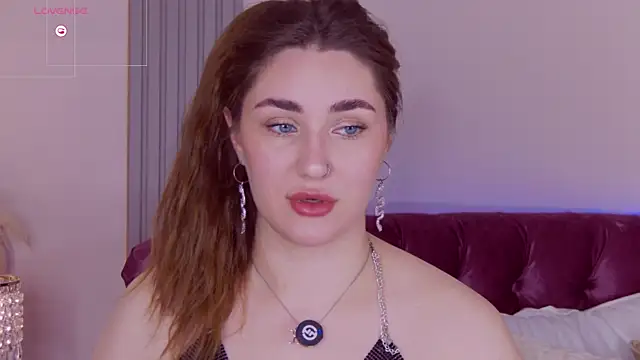 KiraBarlows online show from May 17, 8:52 pm