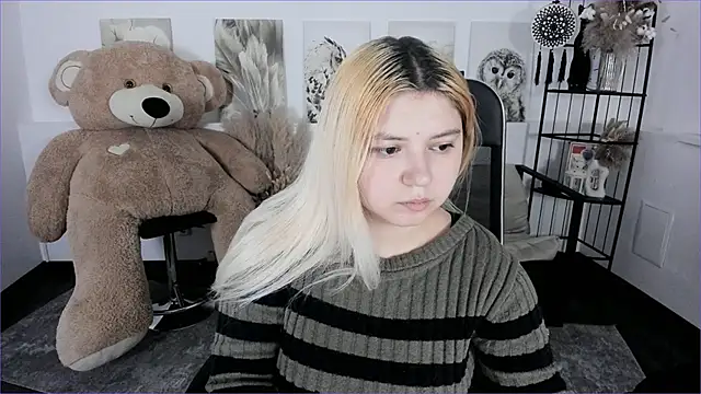 DiaAngell online show from January 15, 1:33 am