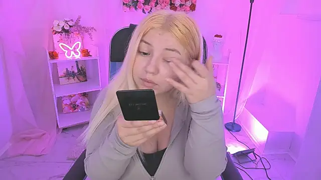 DiaAngell online show from November 13, 7:35 pm