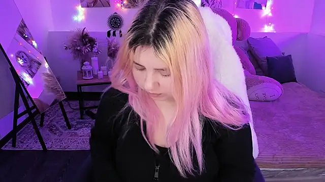 DiaAngell online show from March 11, 8:22 pm