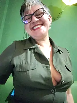 Snapshot of ilonna2025 chatting on October 12, 7:00 am ilonna2025 online show from October 12, 7:00 am