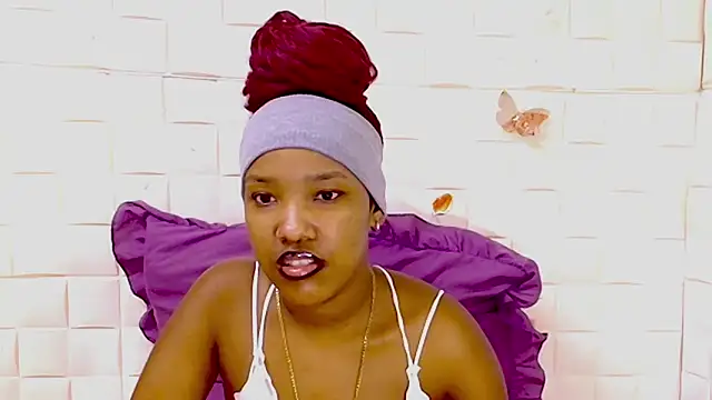 EroticSexyPrada online show from April 2, 6:05 pm