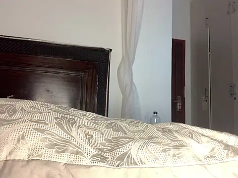 madell online show from May 8, 1:53 am