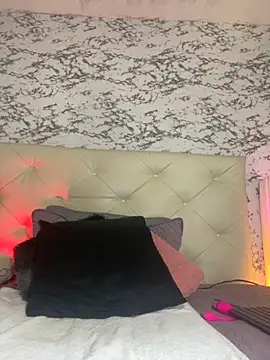 Lili  taylor online show from October 12, 9:06 pm