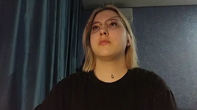 HotBrandyX online show from April 6, 1:01 pm