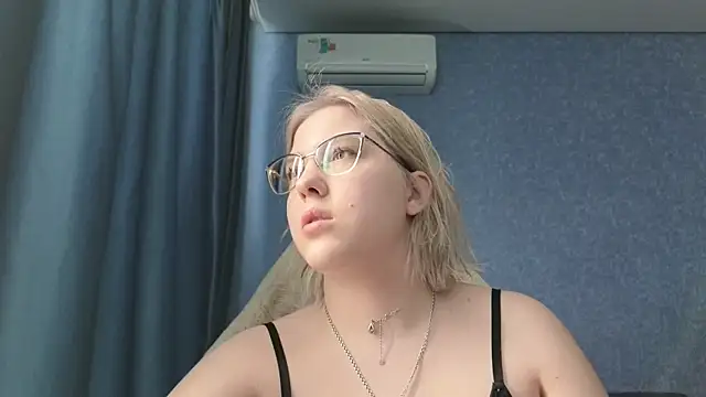 HotBrandyX online show from March 16, 5:55 am