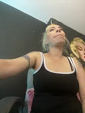 viktoria davis  online show from October 6, 11:31 pm