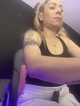 viktoria davis  online show from March 9, 2:15 am