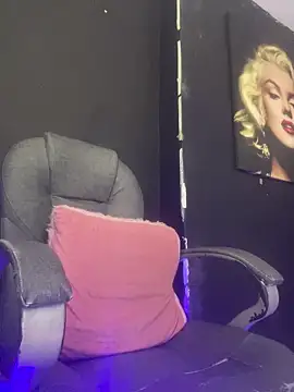 viktoria davis  online show from February 23, 12:00 am