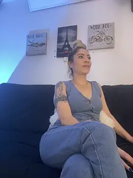 viktoria davis  online show from May 9, 1:40 am
