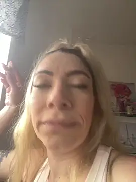 viktoria davis  online show from April 1, 9:34 pm