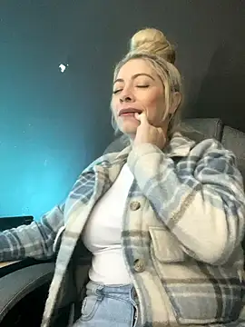 viktoria davis  online show from January 18, 12:07 am