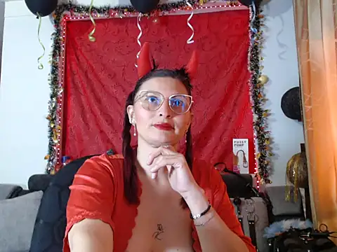 sachaclinford online show from November 25, 9:26 pm