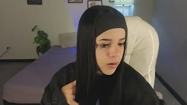 Nicole Foxx  online show from October 11, 8:00 pm