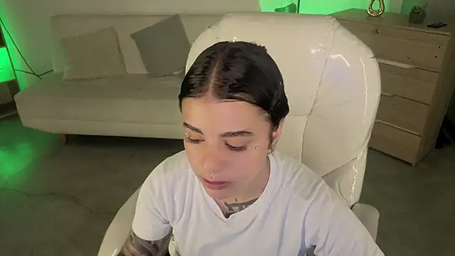 Nicole Foxx  online show from December 13, 7:53 pm