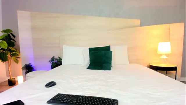 EllaWhiteX online show from May 20, 1:57 am
