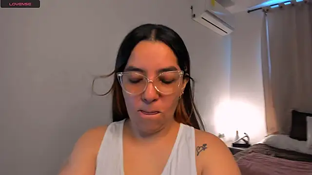 Snapshot of brithany_olson25 chatting on September 26, 1:31 pm brithany olson25 online show from September 26, 1:31 pm
