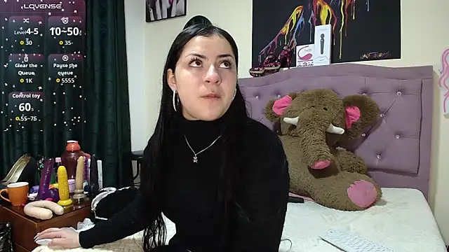 Emmie Hot online show from December 18, 12:10 pm