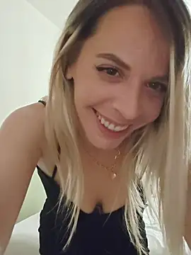 SweetyNinaOff1 online show from April 15, 10:10 pm