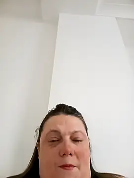 HotHornyEmmaX online show from March 29, 5:23 pm