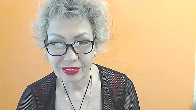 NessyJenixs online show from April 18, 7:11 am