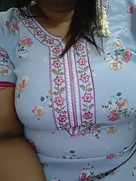 Queenflowerr online show from May 25, 8:41 pm