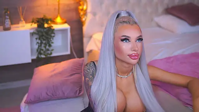 Juicy Jessye online show from May 5, 8:45 pm