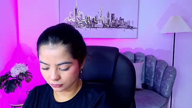 Layla Breezee online show from May 10, 11:23 am