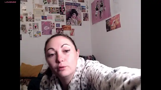 AdorahB3ll3 online show from December 2, 8:11 pm