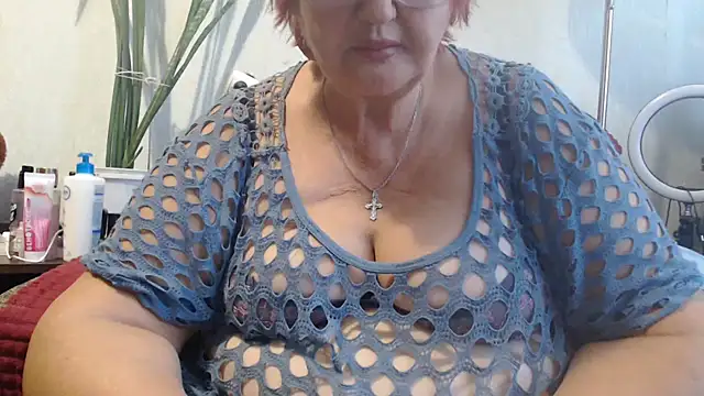 DeniseeRosea online show from September 22, 9:30 am