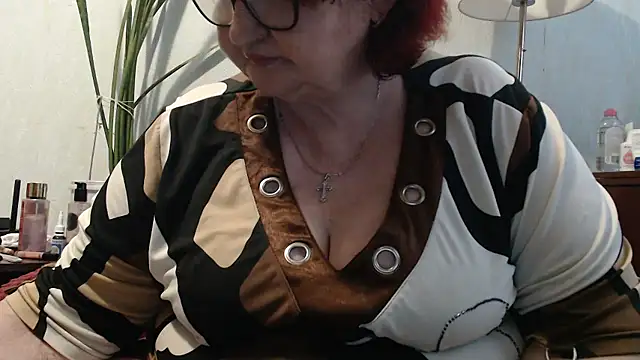 DeniseeRosea online show from May 11, 2:45 pm