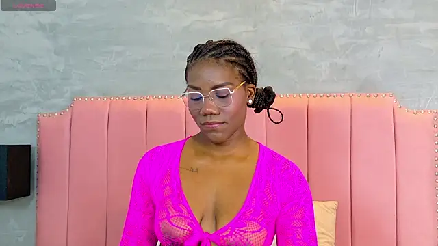 Alaia Colins online show from May 5, 2:25 am