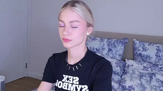 GabriellaOlsen online show from December 17, 1:37 pm