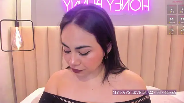 Snapshot of Naomymonroe_ chatting on September 12, 9:33 pm Naomymonroe online show from September 12, 9:33 pm