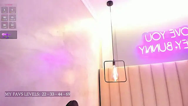 Naomymonroe  online show from October 8, 9:41 pm