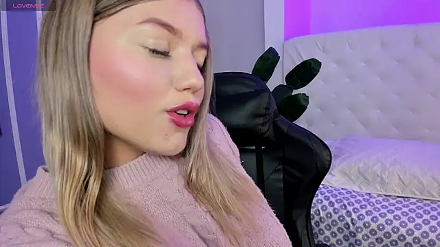 alaia greyy online show from December 2, 12:51 pm