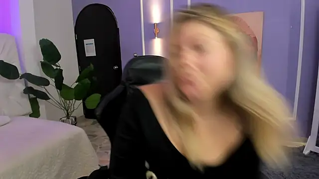 alaia greyy online show from November 18, 3:24 pm