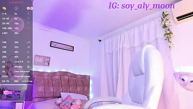 soy aly moon online show from September 25, 10:51 pm