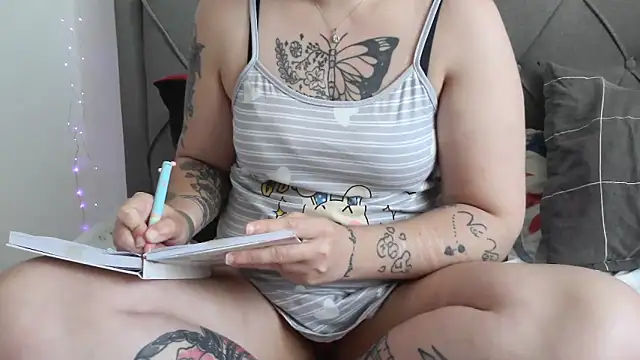 bunnyfox420 online show from May 5, 2:09 pm