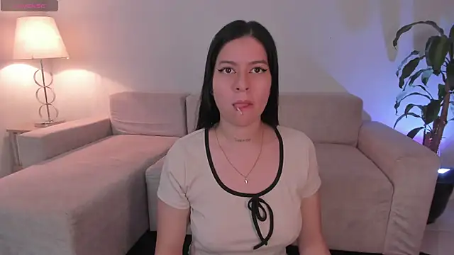 Hannah Jonhson online show from May 16, 9:25 pm