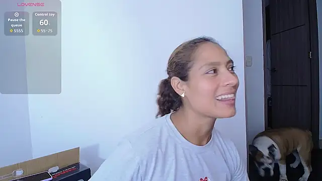 Zoedaniels online show from October 24, 2:07 am