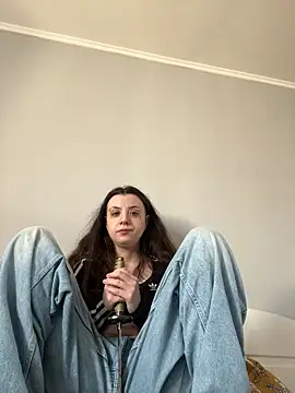 bunnythetailor online show from April 5, 6:45 am