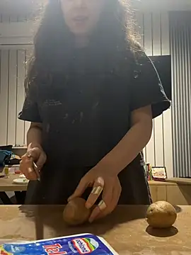 bunnythetailor online show from June 6, 7:42 pm