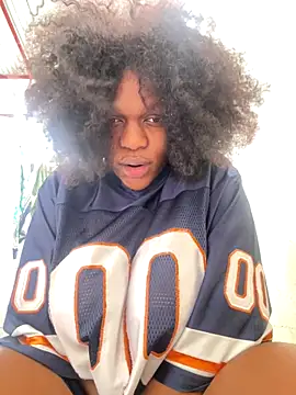 Boneca25 online show from November 2, 9:45 am