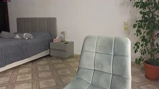 Snapshot of _AliceBlack_ chatting on October 6, 5:29 pm AliceBlack online show from October 6, 5:29 pm