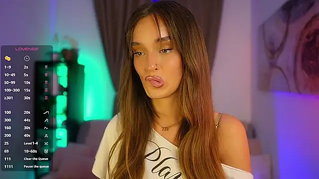 Clara Nia online show from October 15, 6:54 pm